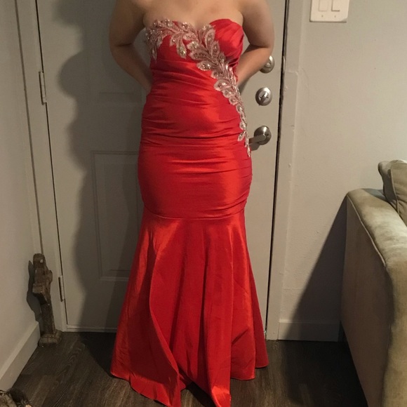 Red Ruched & Sequined Prom Dress💃🏽 - Picture 7 of 8